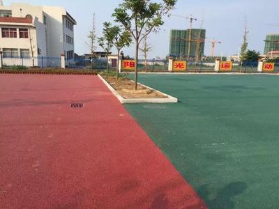 貴陽花溪區(qū)大學(xué)城透水地坪 生態(tài)與實(shí)用的完美結(jié)合
